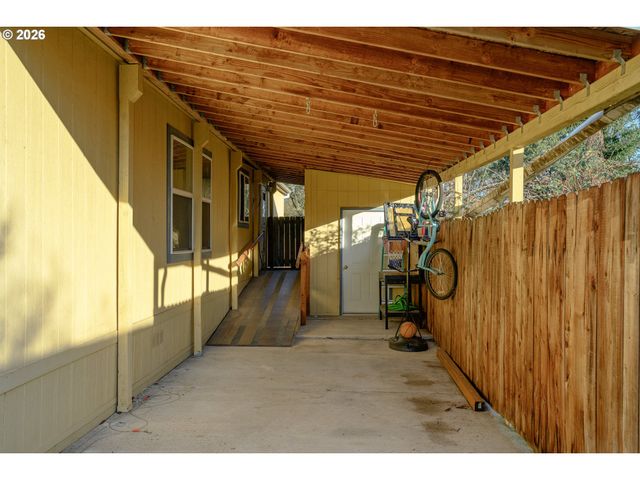 1282 E 3RD St 83, Lafayette, OR 97127