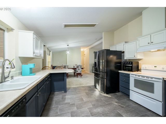 1282 E 3RD St 83, Lafayette, OR 97127