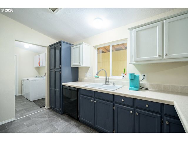 1282 E 3RD St 83, Lafayette, OR 97127