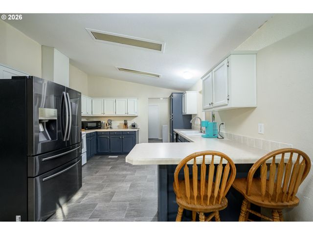 1282 E 3RD St 83, Lafayette, OR 97127