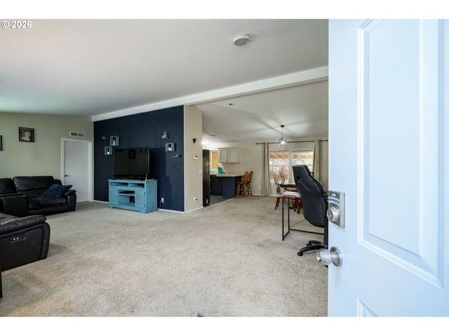 1282 E 3RD St 83, Lafayette, OR 97127