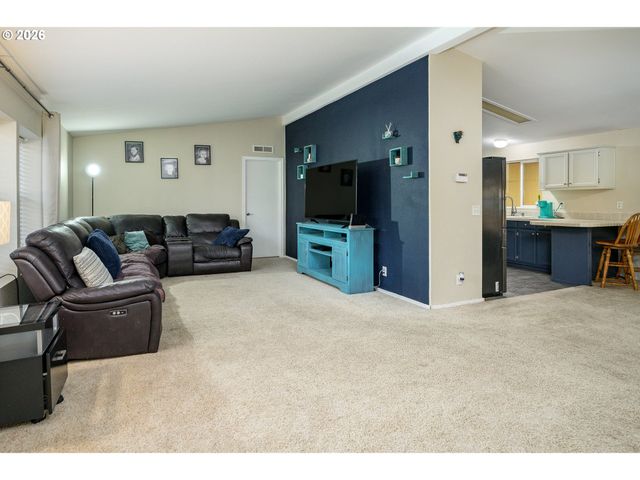 1282 E 3RD St 83, Lafayette, OR 97127