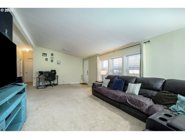 1282 E 3RD St 83, Lafayette, OR 97127