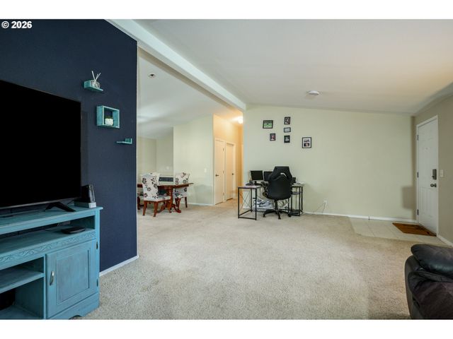 1282 E 3RD St 83, Lafayette, OR 97127