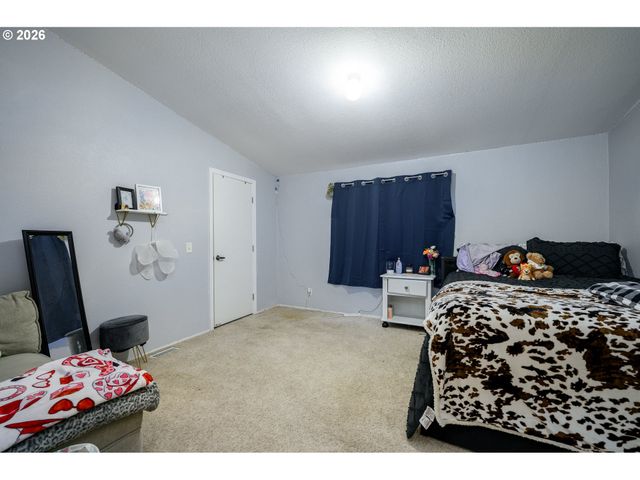 1282 E 3RD St 83, Lafayette, OR 97127