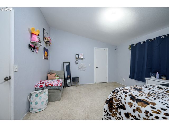 1282 E 3RD St 83, Lafayette, OR 97127