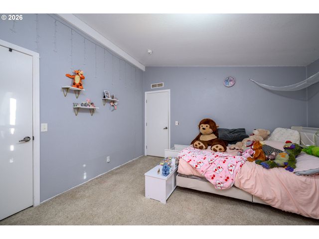 1282 E 3RD St 83, Lafayette, OR 97127