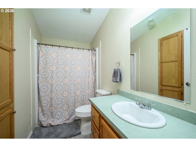 1282 E 3RD St 83, Lafayette, OR 97127