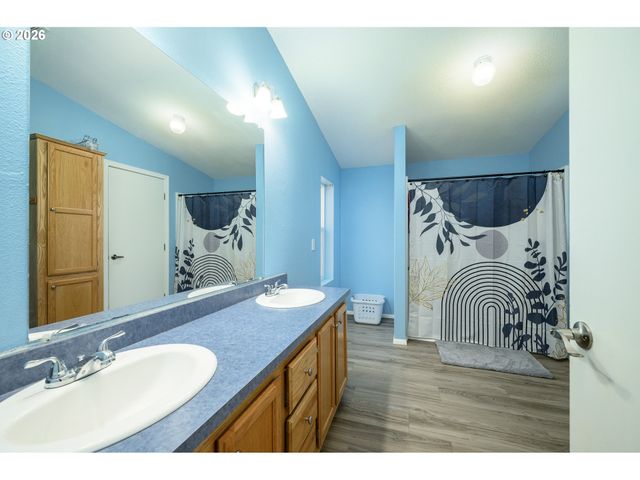 1282 E 3RD St 83, Lafayette, OR 97127