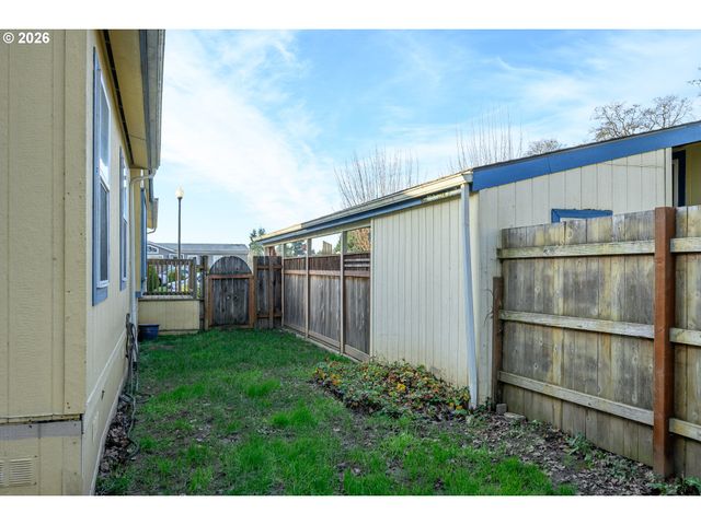 1282 E 3RD St 83, Lafayette, OR 97127