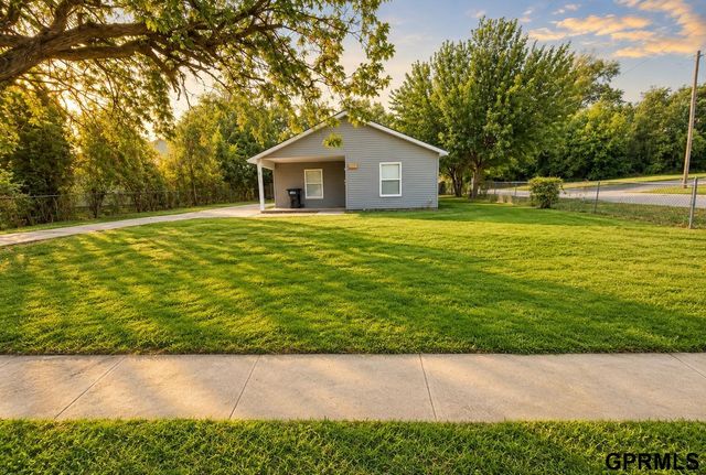 3725 Erkskine Street, Omaha, NE 68111