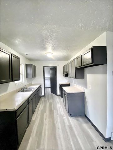 3725 Erkskine Street, Omaha, NE 68111