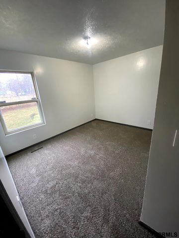 3725 Erkskine Street, Omaha, NE 68111