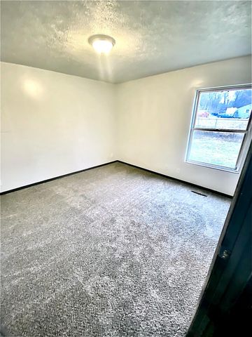 3725 Erkskine Street, Omaha, NE 68111
