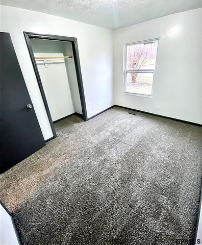 3725 Erkskine Street, Omaha, NE 68111