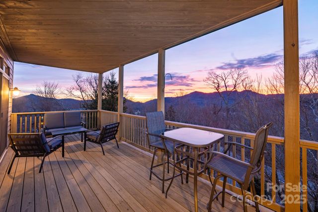 120 Pleasant View Boulevard, Sugar Mountain, NC 28604