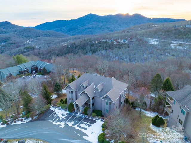 120 Pleasant View Boulevard, Sugar Mountain, NC 28604