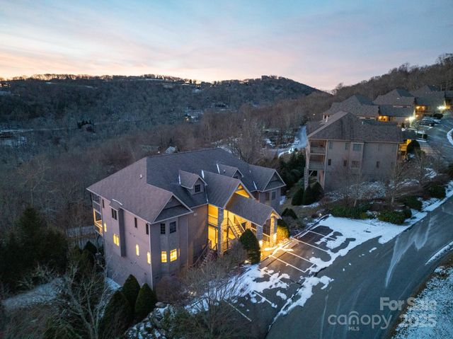 120 Pleasant View Boulevard, Sugar Mountain, NC 28604