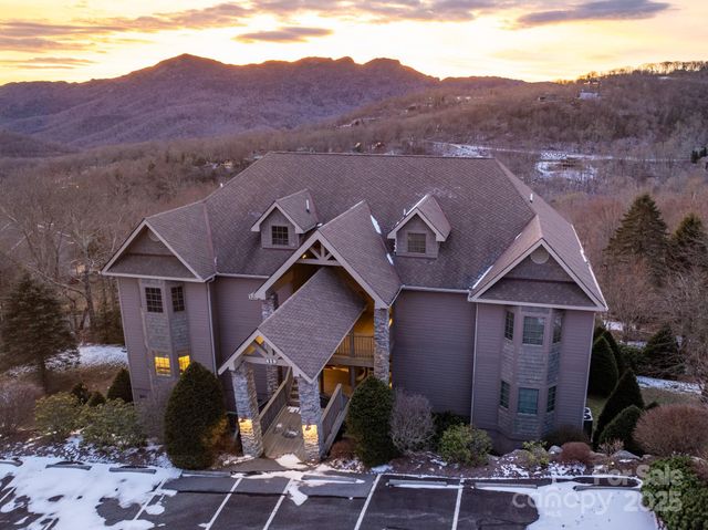 120 Pleasant View Boulevard, Sugar Mountain, NC 28604