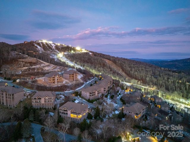 120 Pleasant View Boulevard, Sugar Mountain, NC 28604