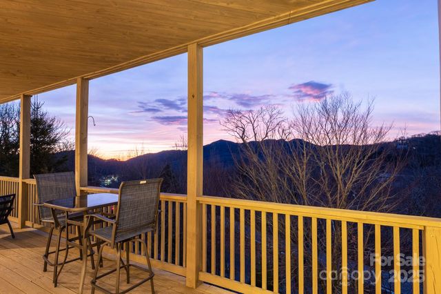 120 Pleasant View Boulevard, Sugar Mountain, NC 28604