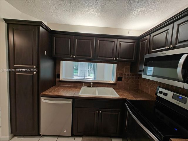 8750 Royal Palm Blvd 111-3, Coral Springs, FL 33065