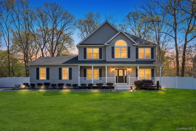 27 Grant Street, Port Jefferson Station, NY 11776