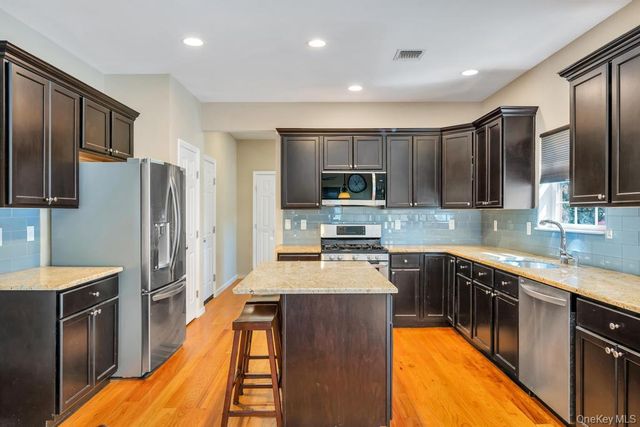 27 Grant Street, Port Jefferson Station, NY 11776