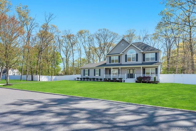 27 Grant Street, Port Jefferson Station, NY 11776