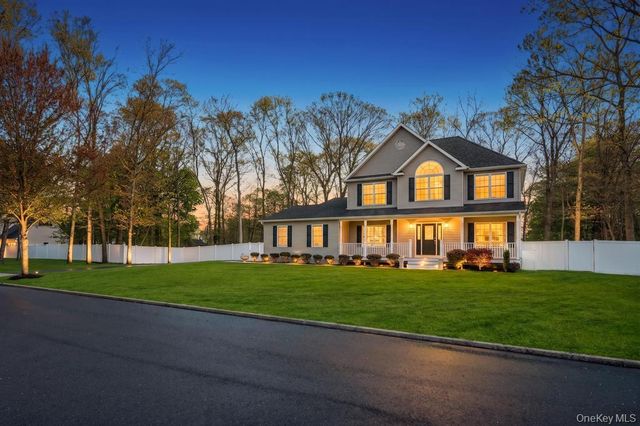 27 Grant Street, Port Jefferson Station, NY 11776