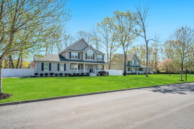 27 Grant Street, Port Jefferson Station, NY 11776