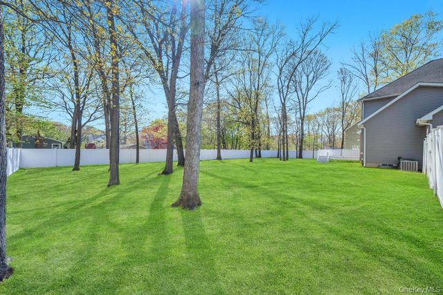 27 Grant Street, Port Jefferson Station, NY 11776