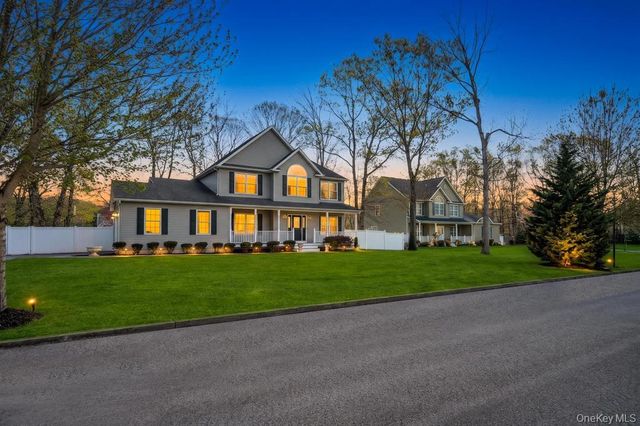 27 Grant Street, Port Jefferson Station, NY 11776