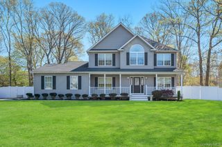 27 Grant Street, Port Jefferson Station, NY 11776