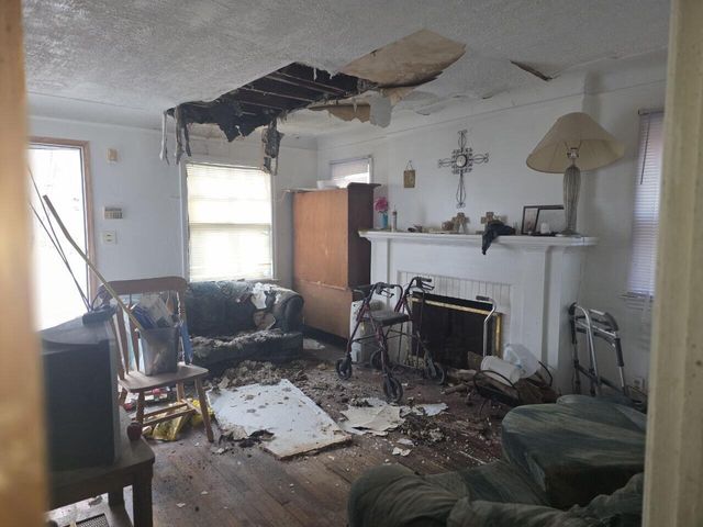 14677 Cloverlawn Avenue, Detroit, MI 48238