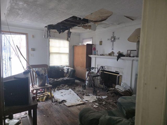 14677 Cloverlawn Avenue, Detroit, MI 48238