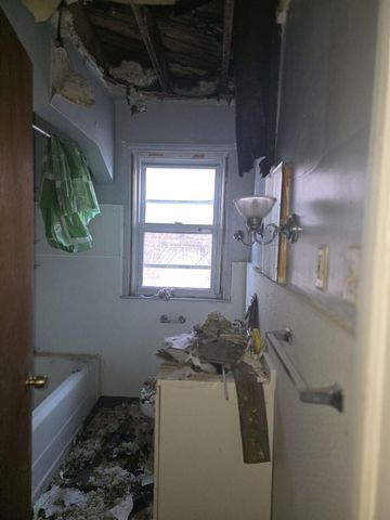 14677 Cloverlawn Avenue, Detroit, MI 48238