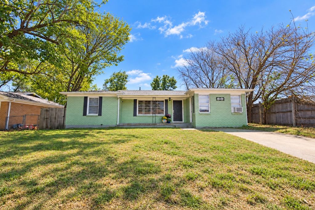 7849 Terry Street, White Settlement, TX 76108