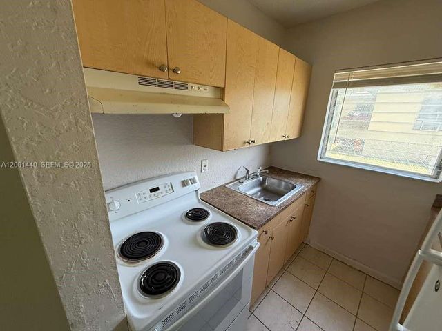 817 NW 10th St 2, Hallandale Beach, FL 33009