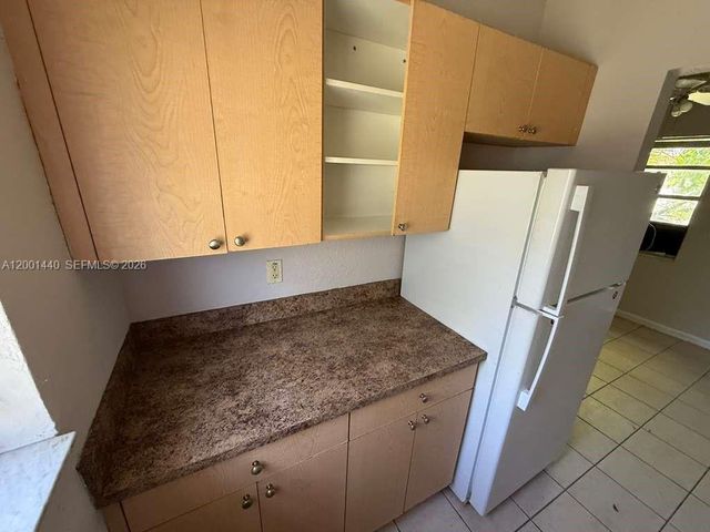 817 NW 10th St 2, Hallandale Beach, FL 33009