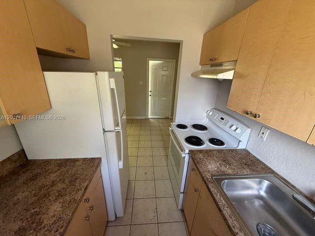 817 NW 10th St 2, Hallandale Beach, FL 33009