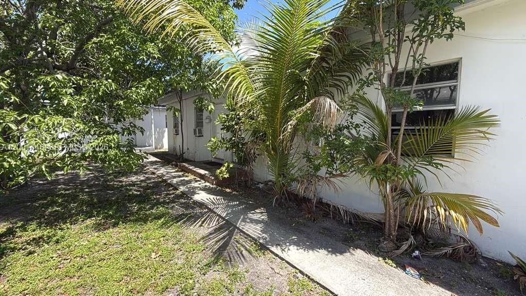 817 NW 10th St 2, Hallandale Beach, FL 33009