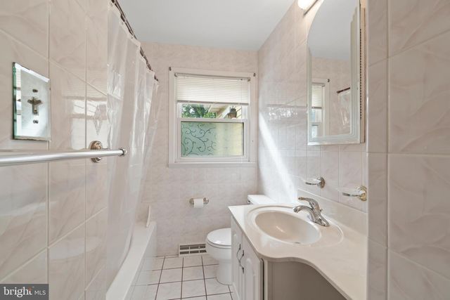 78 WALNUT ST, Mount Holly, NJ 08060