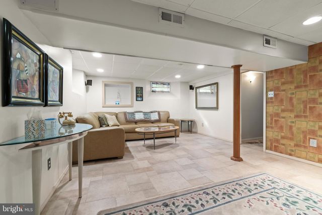 78 WALNUT ST, Mount Holly, NJ 08060