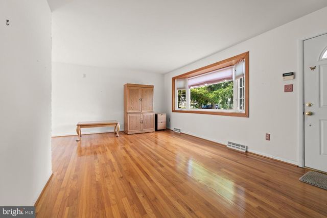 78 WALNUT ST, Mount Holly, NJ 08060