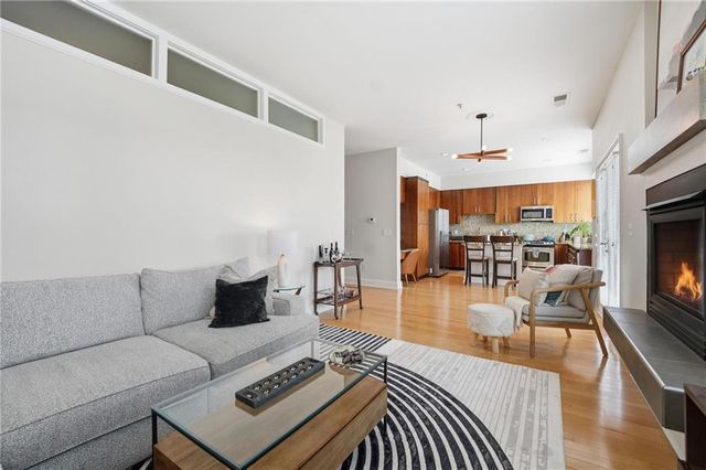 4521 Wornall Road 208, Kansas City, MO 64111