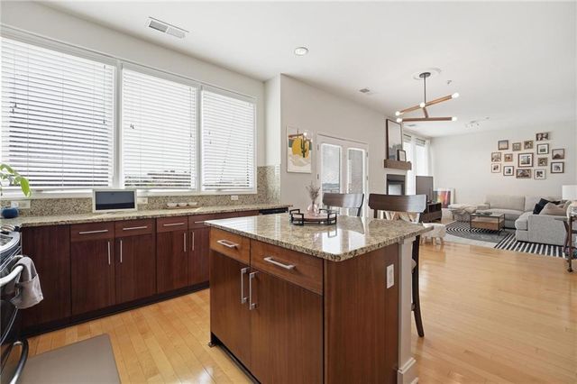 4521 Wornall Road 208, Kansas City, MO 64111