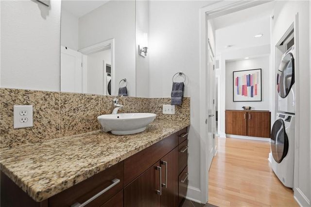 4521 Wornall Road 208, Kansas City, MO 64111