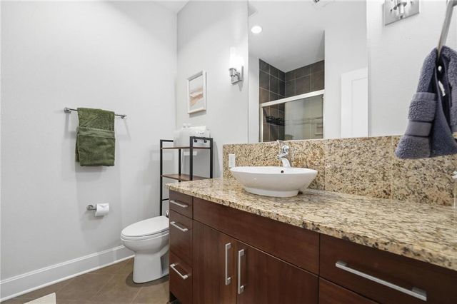 4521 Wornall Road 208, Kansas City, MO 64111