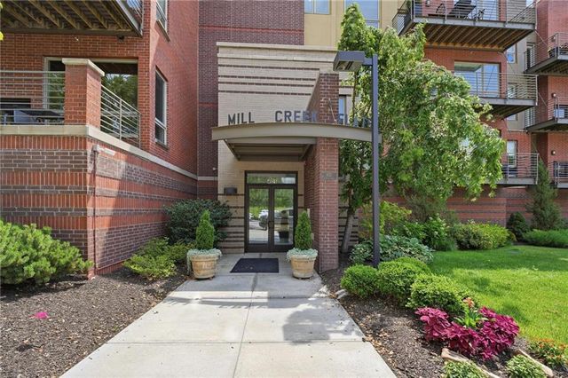 4521 Wornall Road 208, Kansas City, MO 64111